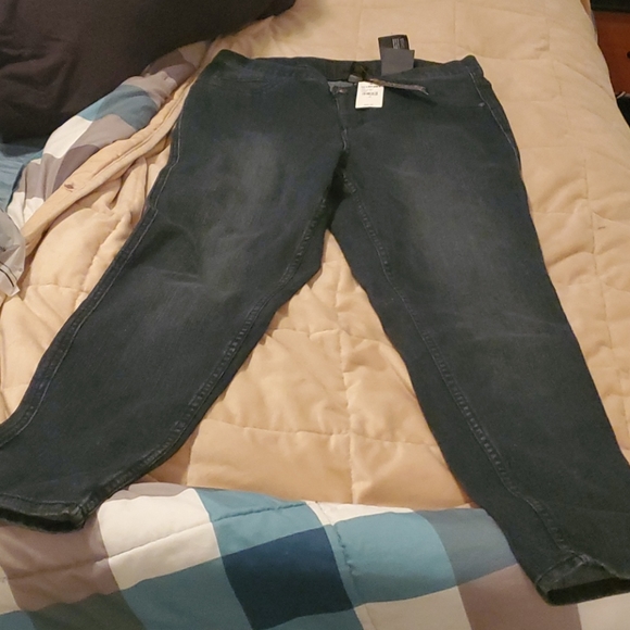 Pants - Picture 2 of 4